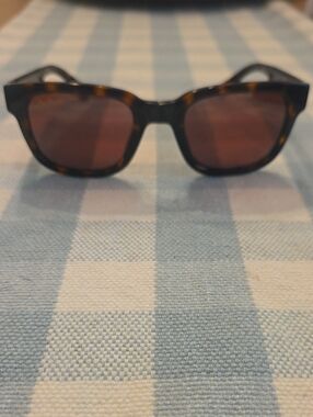 Maui Jim Lelepau Polarized Traveling MJ0673S Folding Sunglasses Unisex